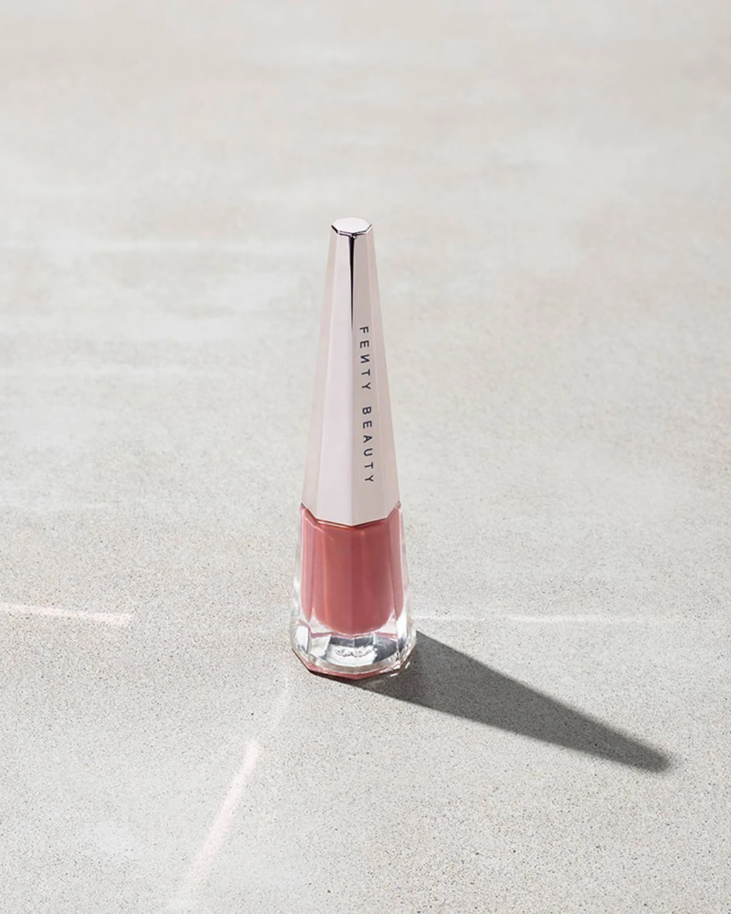 رژ لب مایع  فنتی بیوتی مدل Stunna Lip Paint